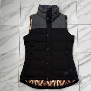 Volcom Women’s Snowboard Ski Black Quilted Puffer Vest with Animal Print Lining